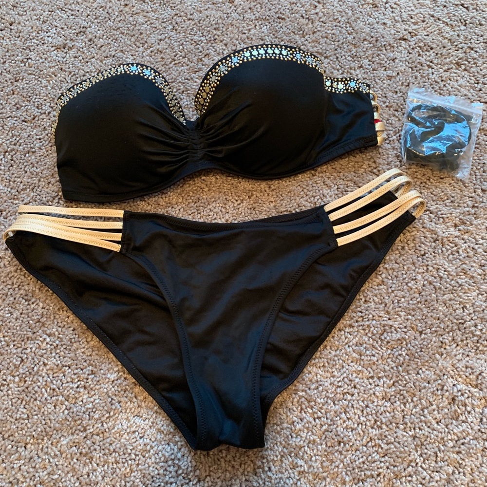 Strappy bikini bottoms